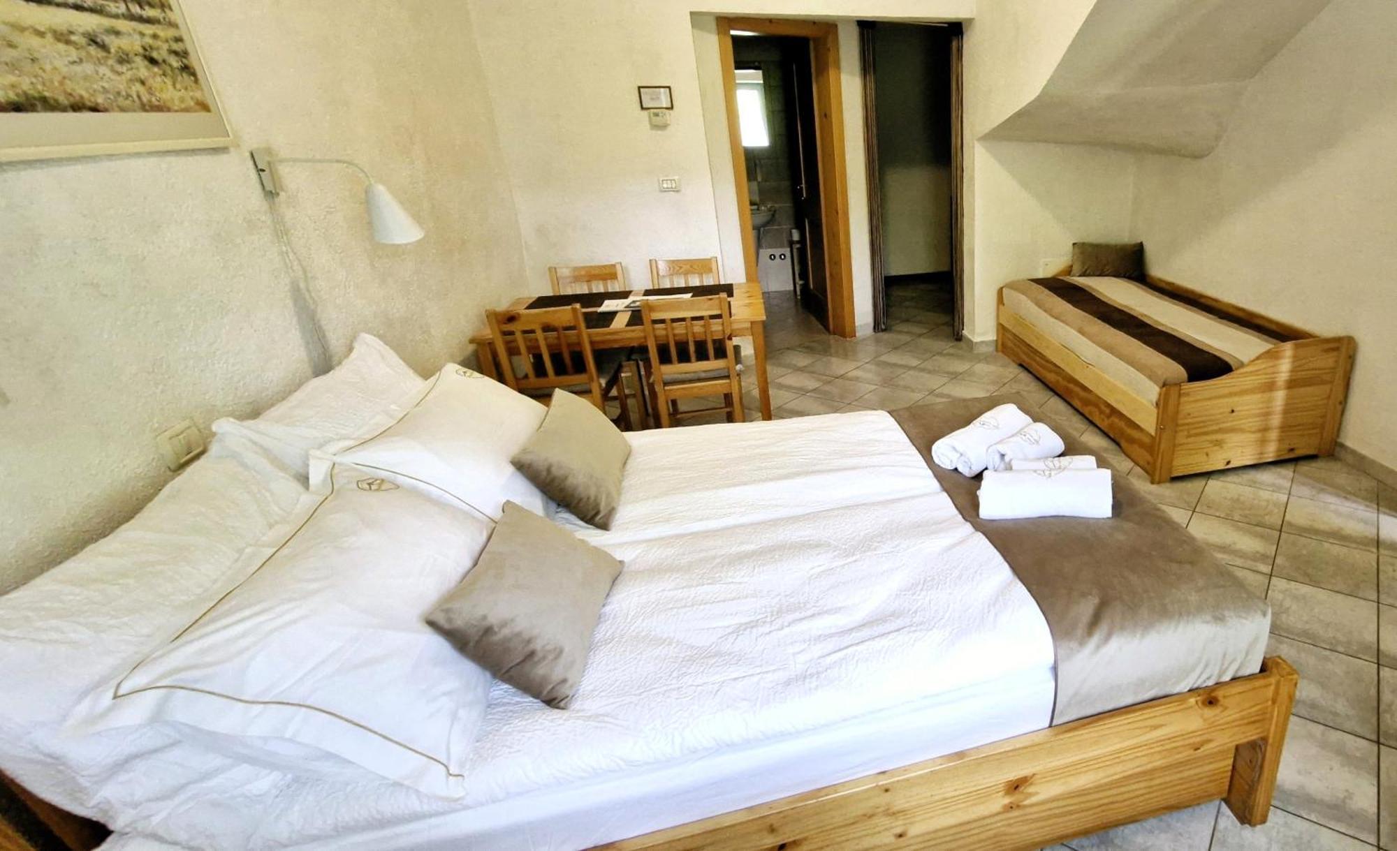 Guesthouse Idila Pod Nanosom Senozece Экстерьер фото